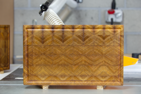Large cutting board ("Dog")