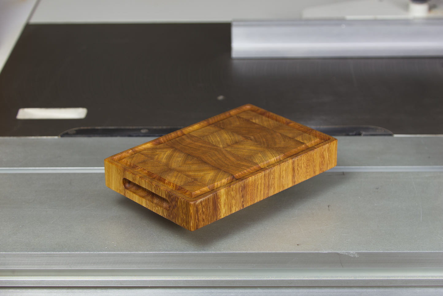 Small cutting board ("Jig")